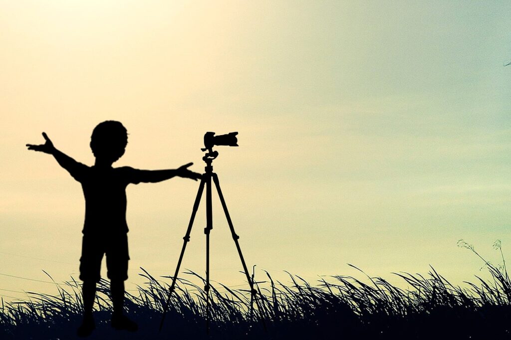 filming, child, silhouette-3578076.jpg